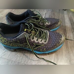 mens Mizuno Wave Prophecy Running Shoes size 9